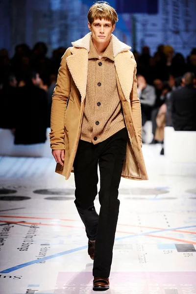 Look 8